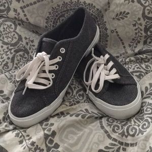 Memory form sneakers